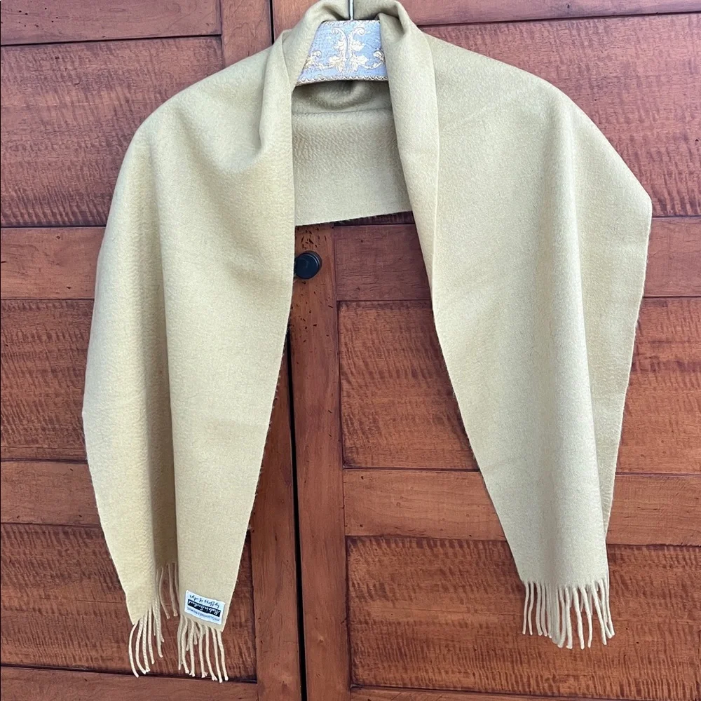 🐑Soft Cashmere Wool Blend Dry Yellow Fringe Vintage Begg of Ayr Scotland Scarf